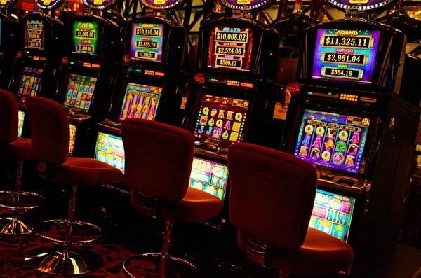 Casino Hold'em live dealer table on mbahtoto showing card layout and betting positions